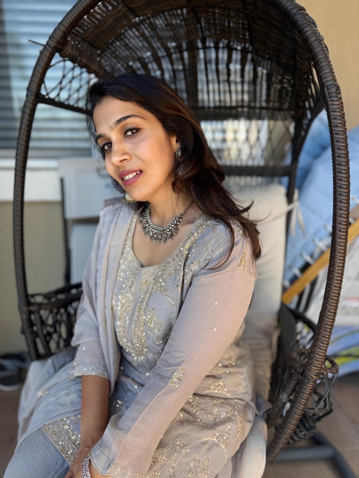 White Gray Garara - Image 5