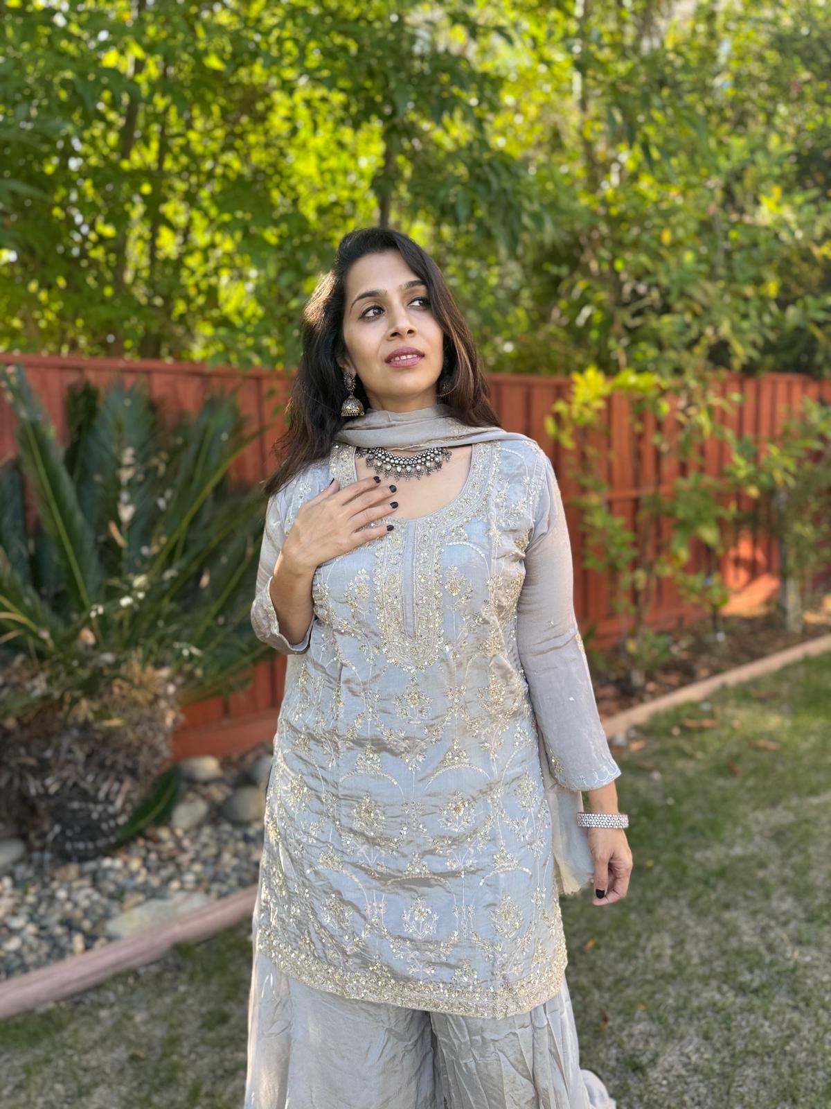 White Gray Garara - Image 2