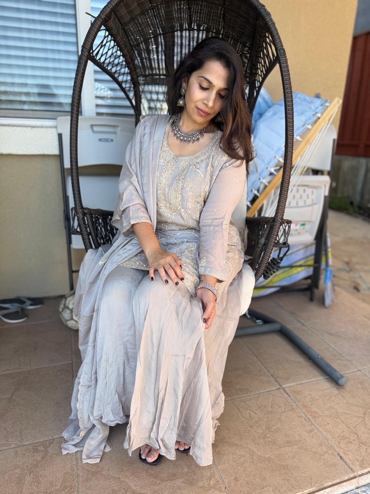 White Gray Garara - Image 6