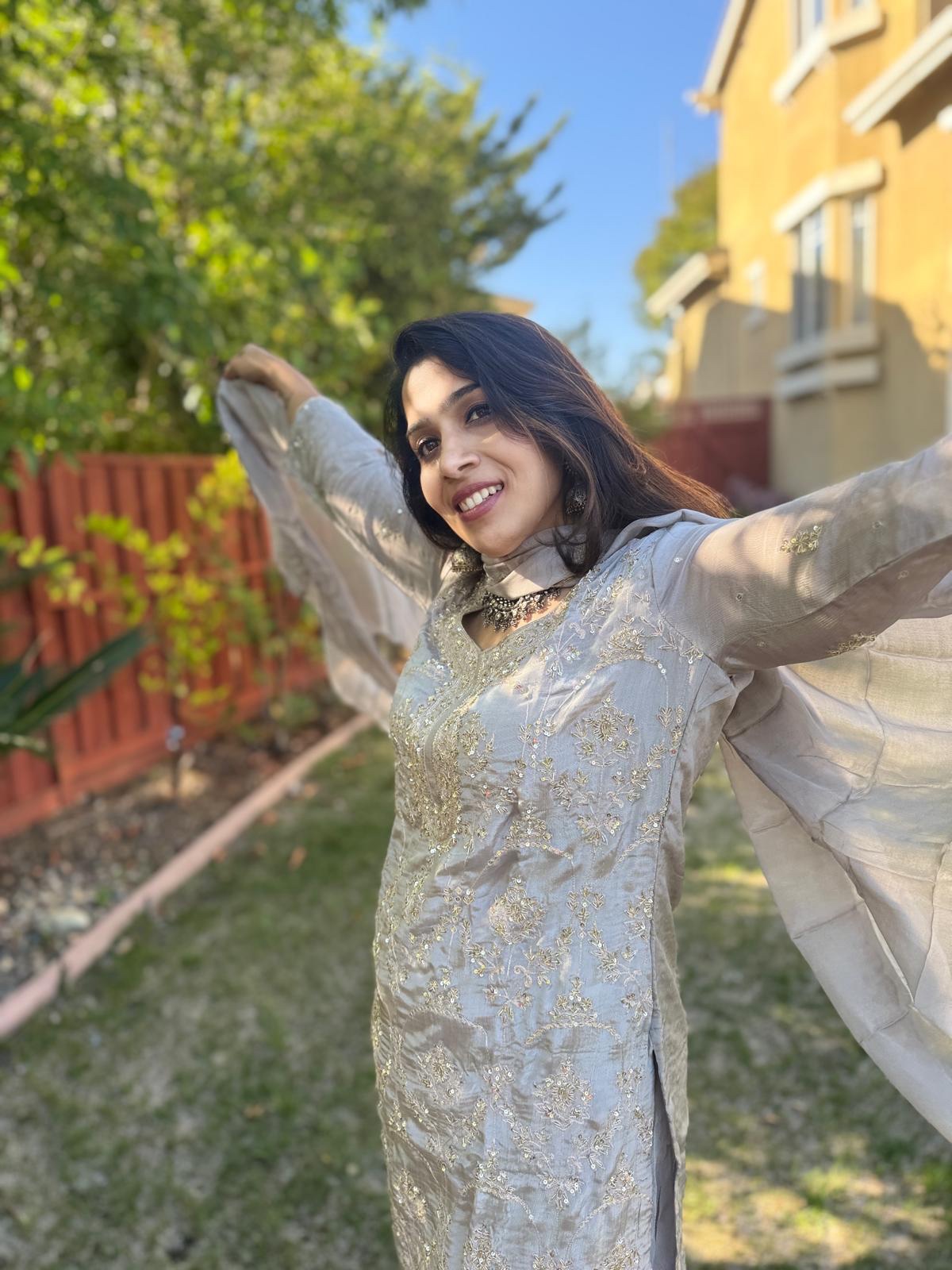 White Gray Garara - Image 4