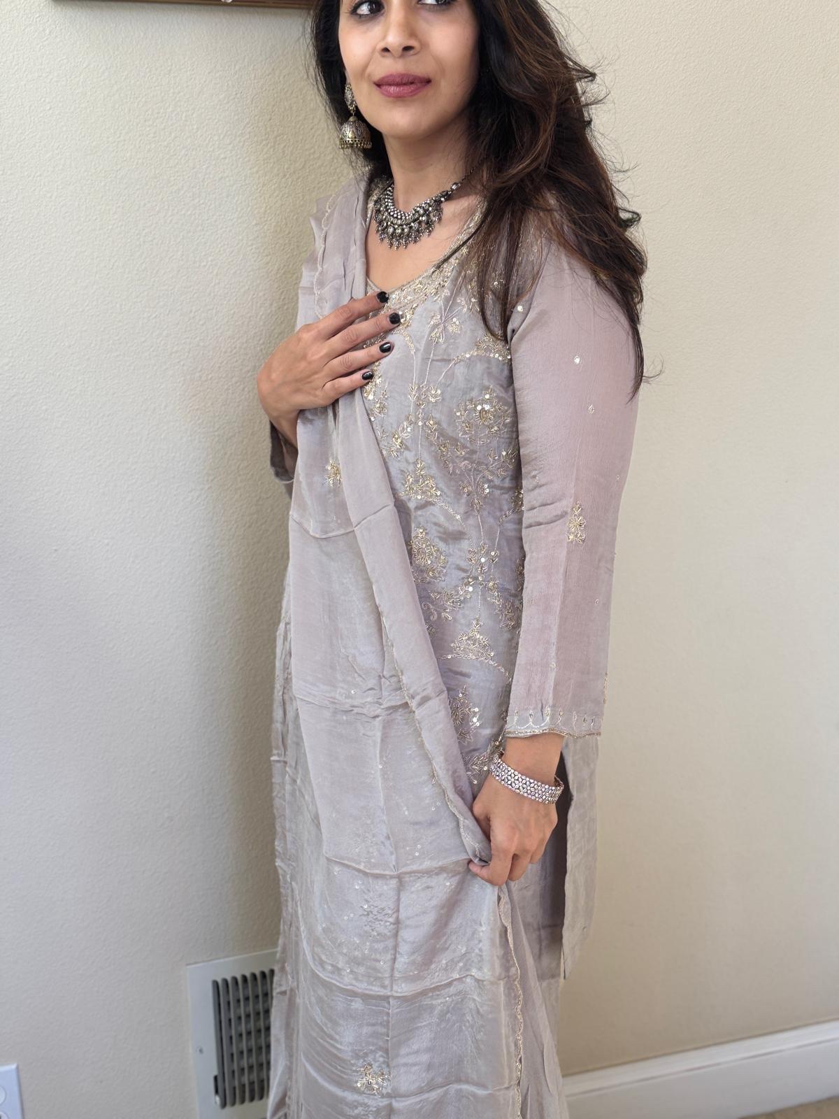 White Gray Garara - Image 7